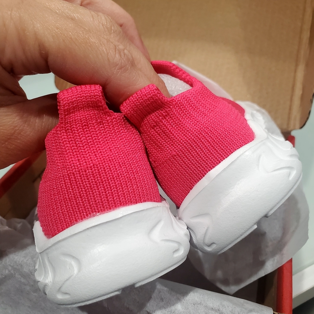 Kid's Lightweight Hot Pink Baby Knit Sneakers sz 19 - Picture 7 of 9